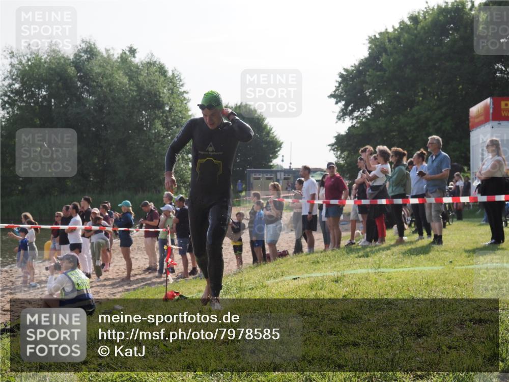 15.06.2025 - 27. Vierlanden-Triathlon KatJ http://msf.ph/oto/7978585 15.06.2025 08:40:46 Schwimmen 5 meine-sportfotos.de