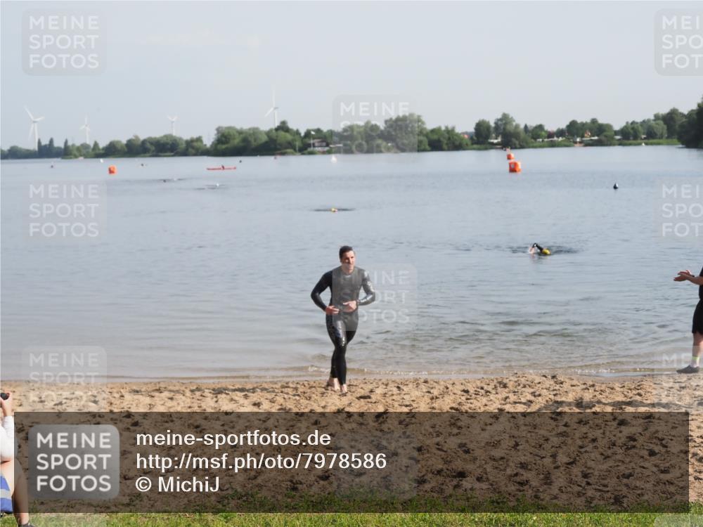 21.06.2025 - 27. Vierlanden-Triathlon MichiJ http://msf.ph/oto/7978586 15.06.2026 08:50:08 Schwimmen 68 meine-sportfotos.de