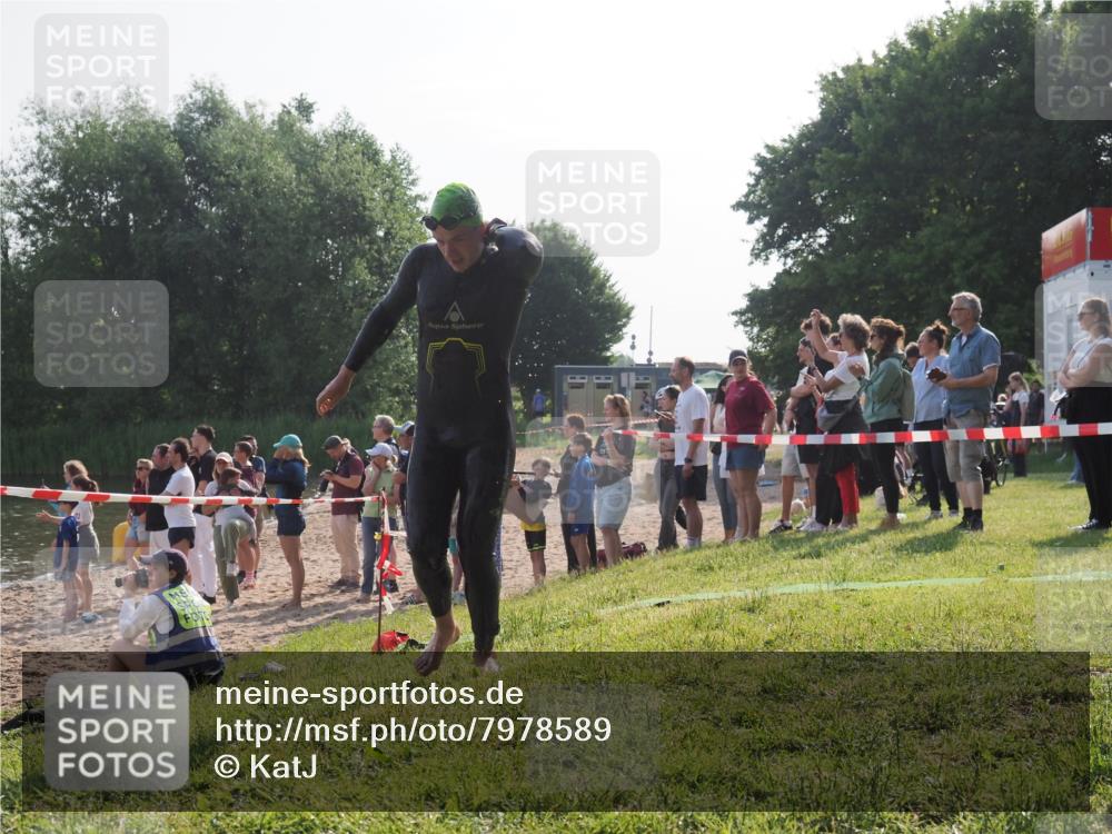 15.06.2025 - 27. Vierlanden-Triathlon KatJ http://msf.ph/oto/7978589 15.06.2025 08:40:46 Schwimmen 5 meine-sportfotos.de