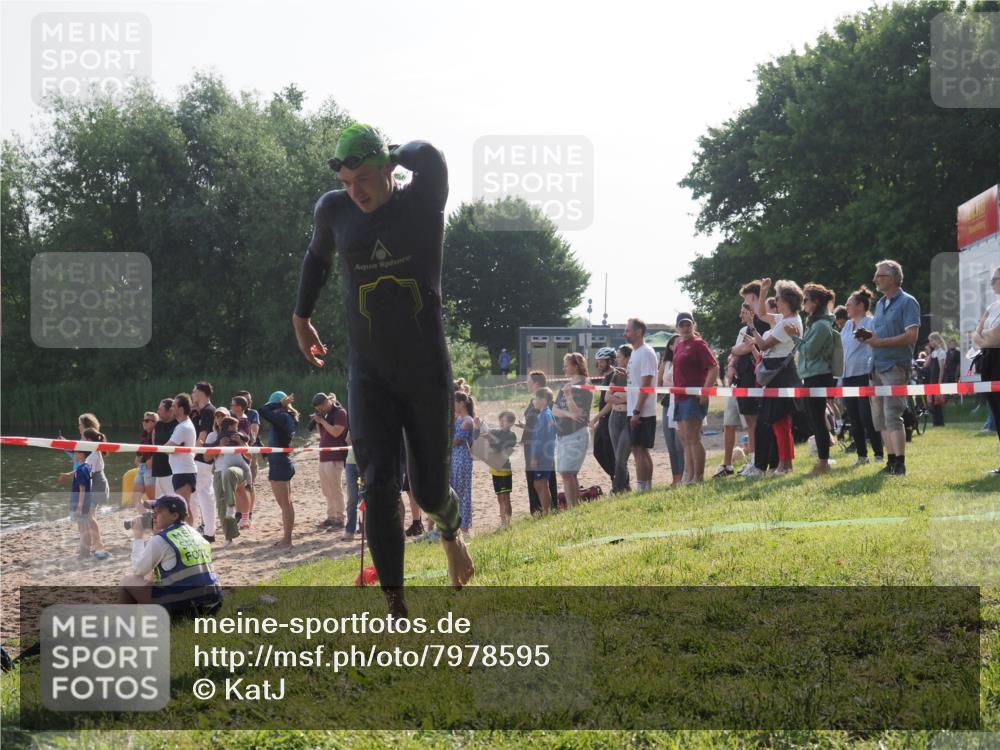 15.06.2025 - 27. Vierlanden-Triathlon KatJ http://msf.ph/oto/7978595 15.06.2025 08:40:47 Schwimmen 5 meine-sportfotos.de