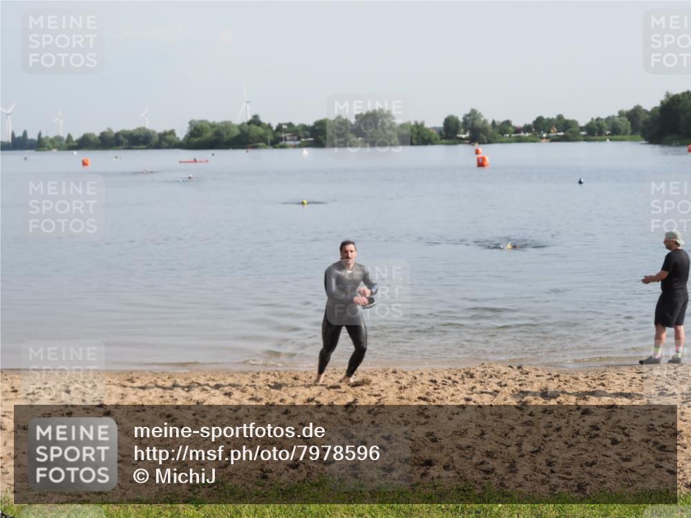 21.06.2025 - 27. Vierlanden-Triathlon MichiJ http://msf.ph/oto/7978596 15.06.2026 08:50:09 Schwimmen 68 meine-sportfotos.de