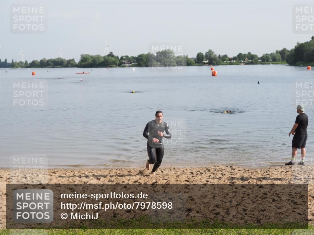 21.06.2025 - 27. Vierlanden-Triathlon MichiJ http://msf.ph/oto/7978598 15.06.2026 08:50:09 Schwimmen 68 meine-sportfotos.de