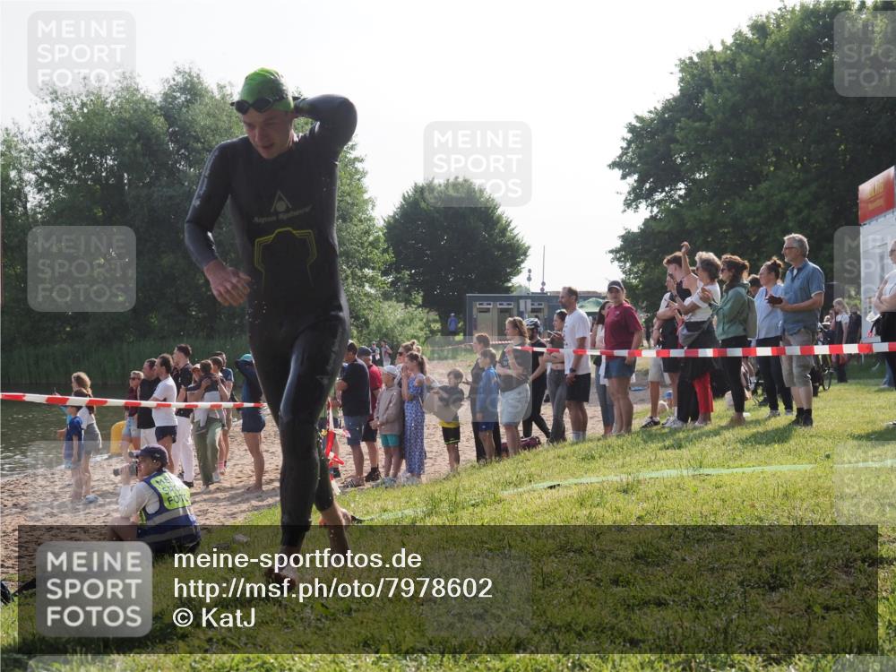 15.06.2025 - 27. Vierlanden-Triathlon KatJ http://msf.ph/oto/7978602 15.06.2025 08:40:47 Schwimmen 5 meine-sportfotos.de