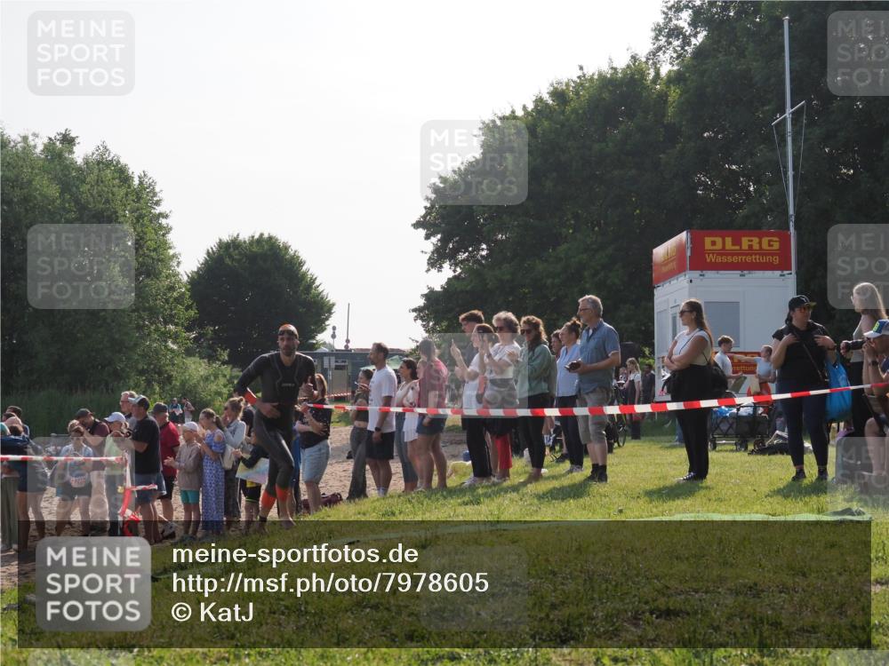 15.06.2025 - 27. Vierlanden-Triathlon KatJ http://msf.ph/oto/7978605 15.06.2025 08:41:01 Schwimmen 99, 114 meine-sportfotos.de