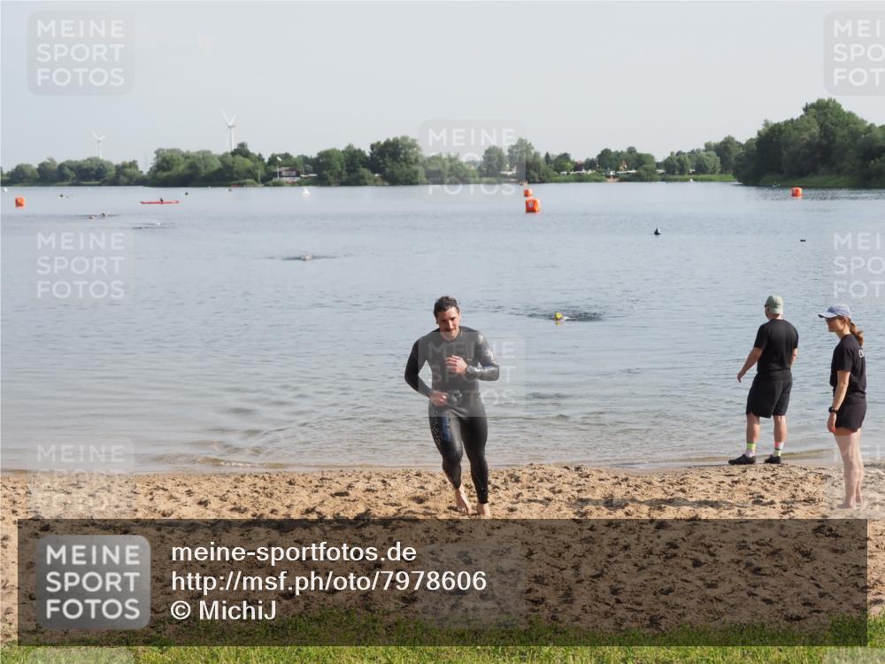 21.06.2025 - 27. Vierlanden-Triathlon MichiJ http://msf.ph/oto/7978606 15.06.2026 08:50:10 Schwimmen 68 meine-sportfotos.de
