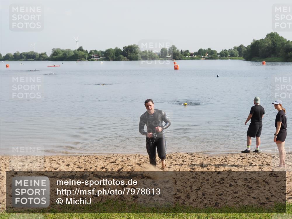 21.06.2025 - 27. Vierlanden-Triathlon MichiJ http://msf.ph/oto/7978613 15.06.2026 08:50:10 Schwimmen 68 meine-sportfotos.de