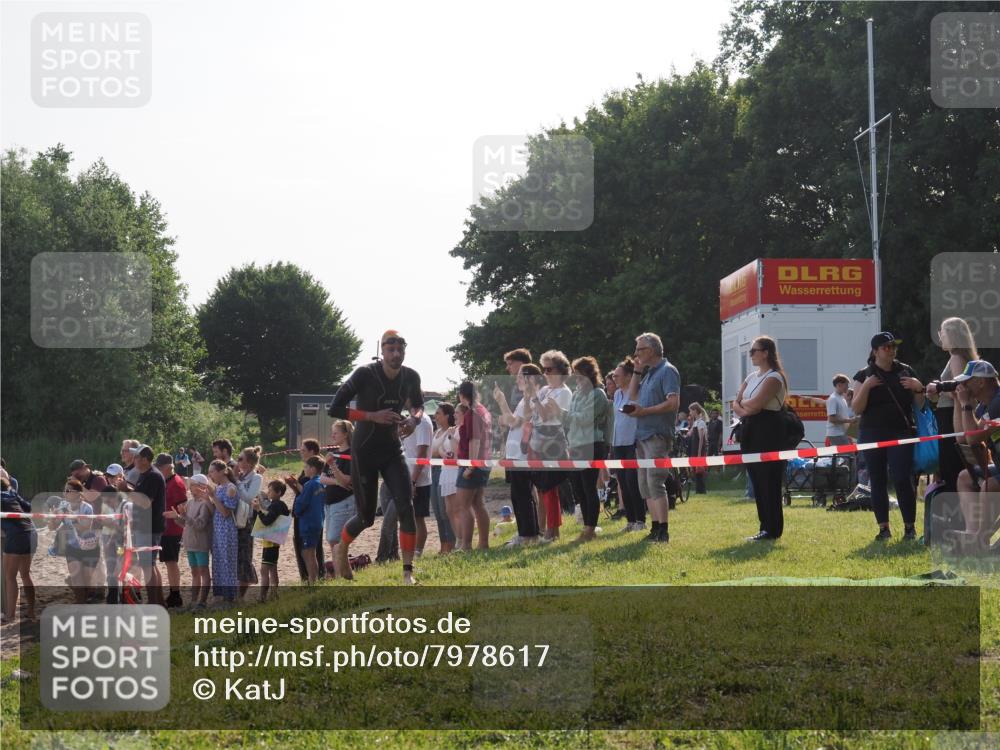 15.06.2025 - 27. Vierlanden-Triathlon KatJ http://msf.ph/oto/7978617 15.06.2025 08:41:01 Schwimmen 99, 114 meine-sportfotos.de