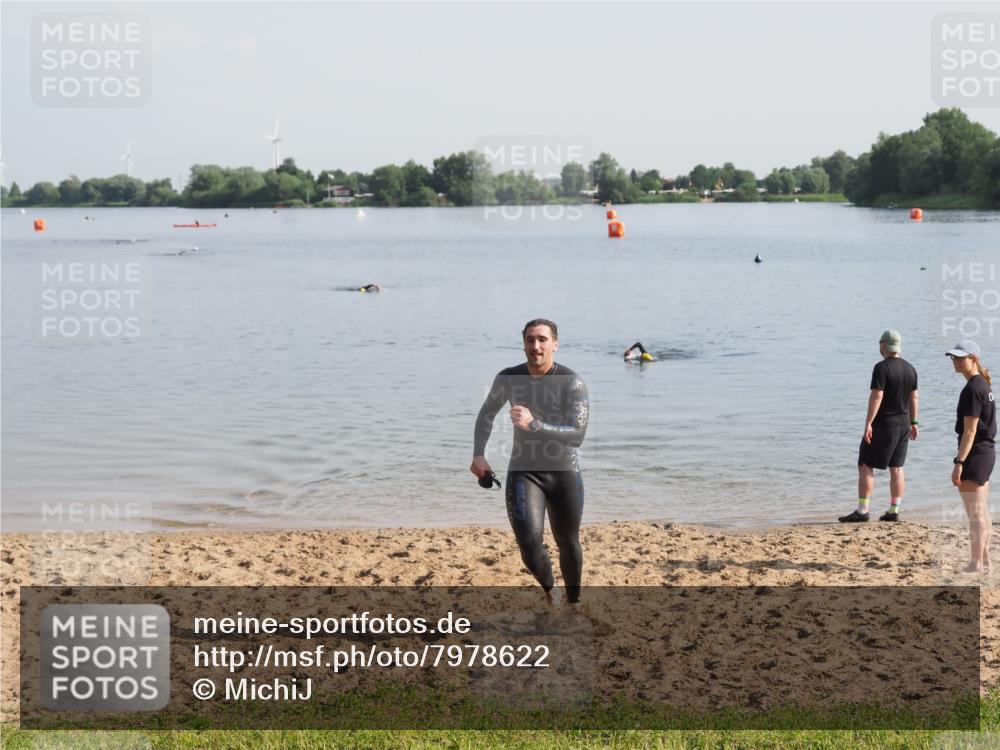 21.06.2025 - 27. Vierlanden-Triathlon MichiJ http://msf.ph/oto/7978622 15.06.2026 08:50:10 Schwimmen 68 meine-sportfotos.de
