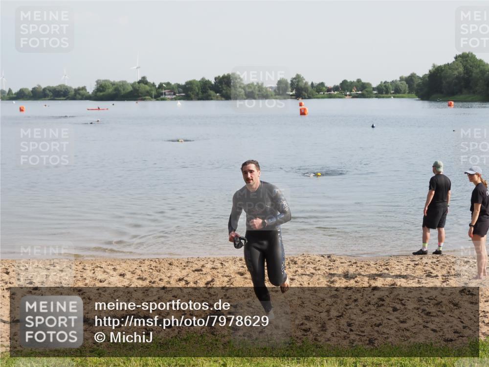 21.06.2025 - 27. Vierlanden-Triathlon MichiJ http://msf.ph/oto/7978629 15.06.2026 08:50:11 Schwimmen 68 meine-sportfotos.de