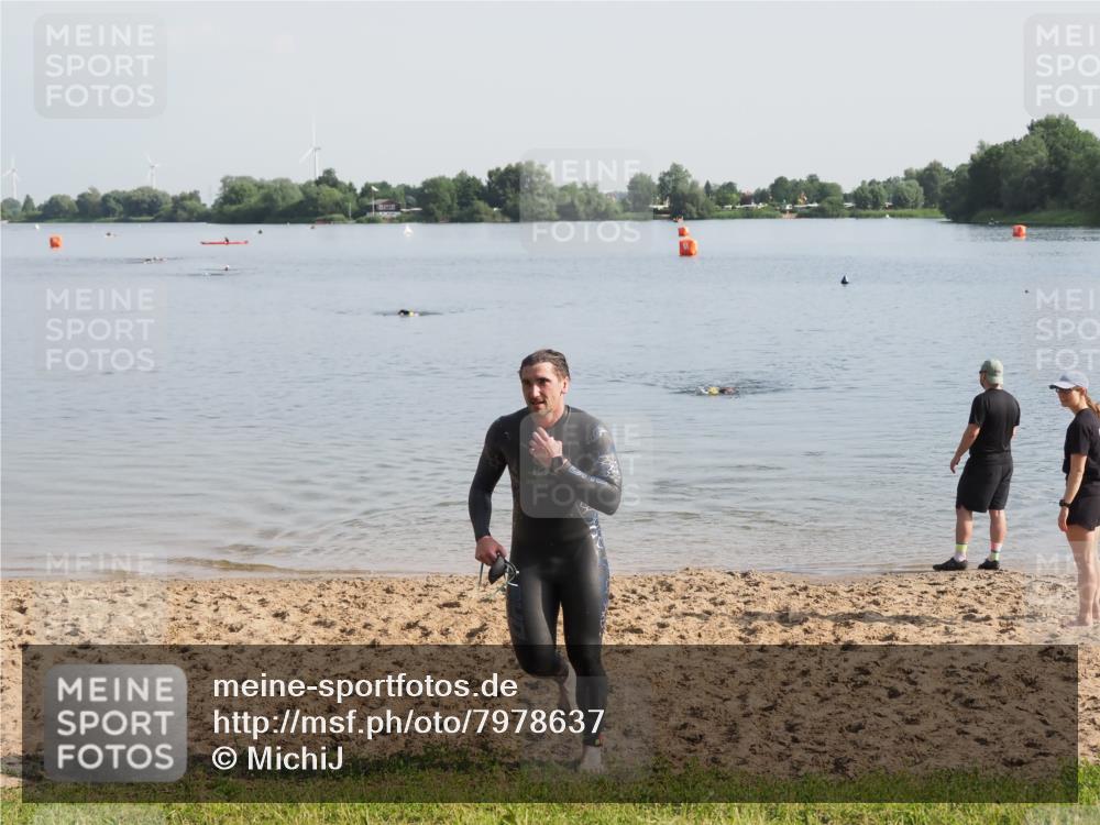 21.06.2025 - 27. Vierlanden-Triathlon MichiJ http://msf.ph/oto/7978637 15.06.2026 08:50:11 Schwimmen 68 meine-sportfotos.de