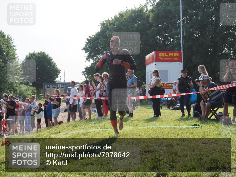 15.06.2025 - 27. Vierlanden-Triathlon KatJ http://msf.ph/oto/7978642 15.06.2025 08:41:03 Schwimmen 99, 114, 129 meine-sportfotos.de