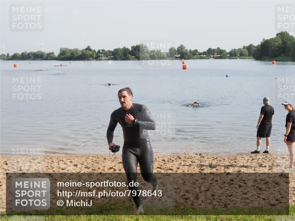 21.06.2025 - 27. Vierlanden-Triathlon MichiJ http://msf.ph/oto/7978643 15.06.2026 08:50:11 Schwimmen 68 meine-sportfotos.de