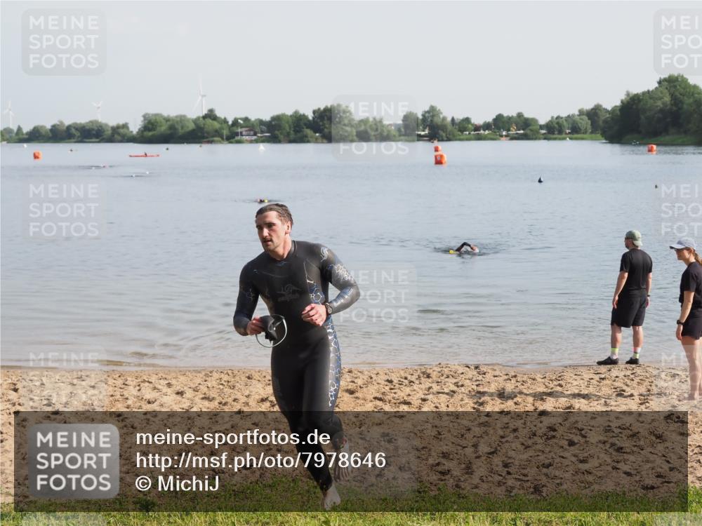 21.06.2025 - 27. Vierlanden-Triathlon MichiJ http://msf.ph/oto/7978646 15.06.2026 08:50:11 Schwimmen 68 meine-sportfotos.de