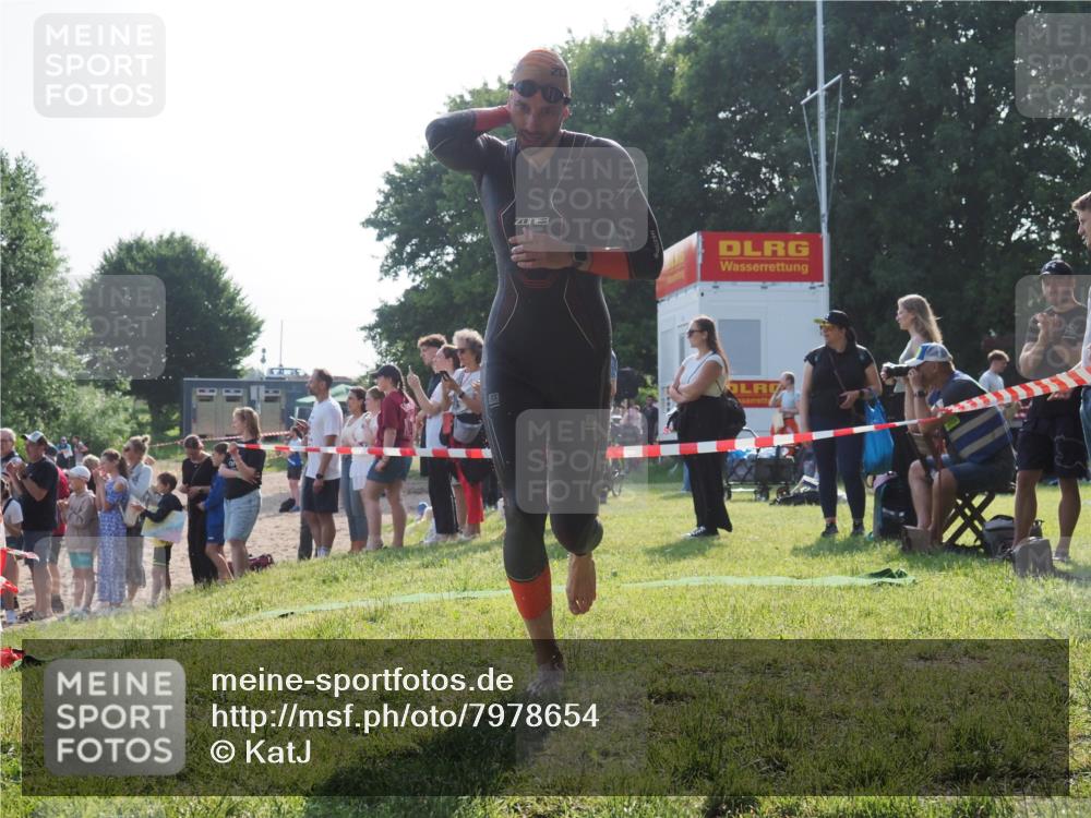 15.06.2025 - 27. Vierlanden-Triathlon KatJ http://msf.ph/oto/7978654 15.06.2025 08:41:04 Schwimmen 99, 114, 129, 147 meine-sportfotos.de