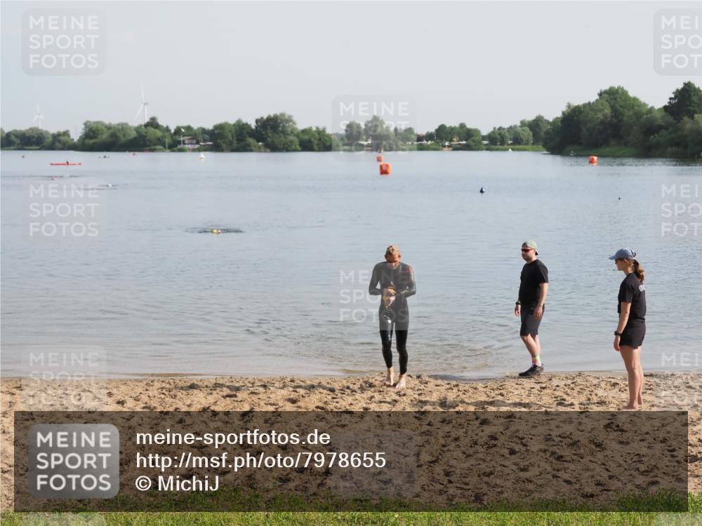 21.06.2025 - 27. Vierlanden-Triathlon MichiJ http://msf.ph/oto/7978655 15.06.2026 08:50:32 Schwimmen 143 meine-sportfotos.de