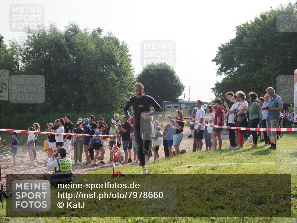 15.06.2025 - 27. Vierlanden-Triathlon KatJ http://msf.ph/oto/7978660 15.06.2025 08:41:06 Schwimmen 99, 114, 129, 147 meine-sportfotos.de