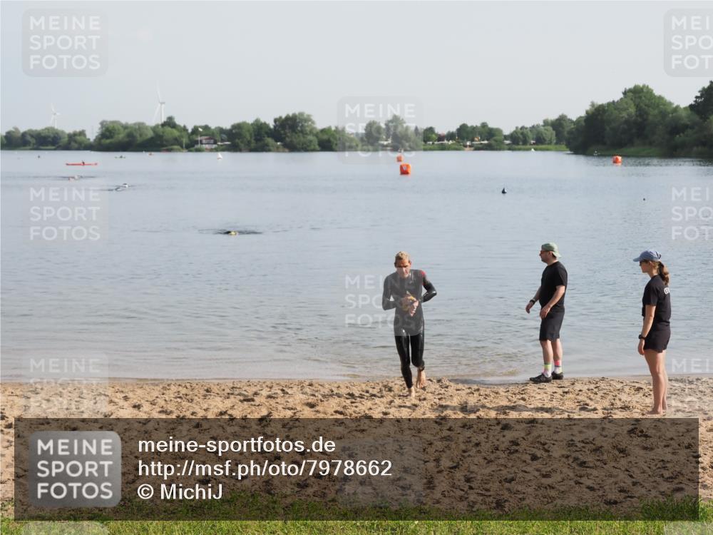 21.06.2025 - 27. Vierlanden-Triathlon MichiJ http://msf.ph/oto/7978662 15.06.2026 08:50:33 Schwimmen 143 meine-sportfotos.de