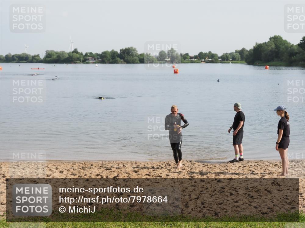21.06.2025 - 27. Vierlanden-Triathlon MichiJ http://msf.ph/oto/7978664 15.06.2026 08:50:33 Schwimmen 143 meine-sportfotos.de