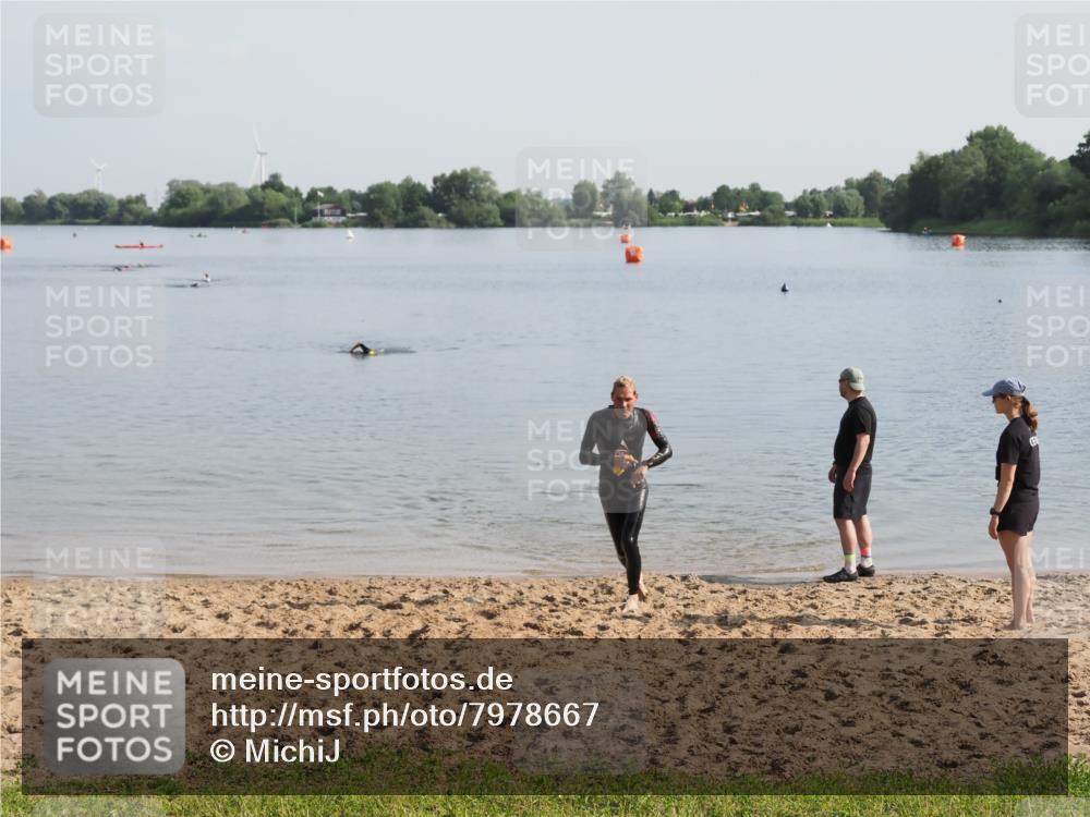 21.06.2025 - 27. Vierlanden-Triathlon MichiJ http://msf.ph/oto/7978667 15.06.2026 08:50:33 Schwimmen 143 meine-sportfotos.de