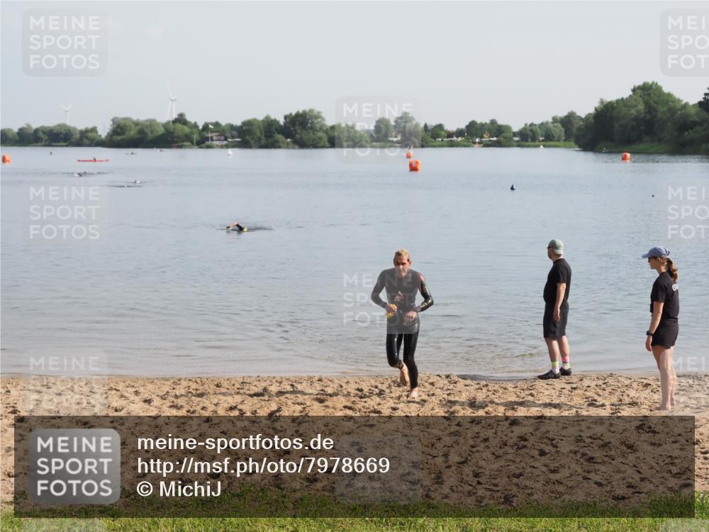 21.06.2025 - 27. Vierlanden-Triathlon MichiJ http://msf.ph/oto/7978669 15.06.2026 08:50:33 Schwimmen 143 meine-sportfotos.de