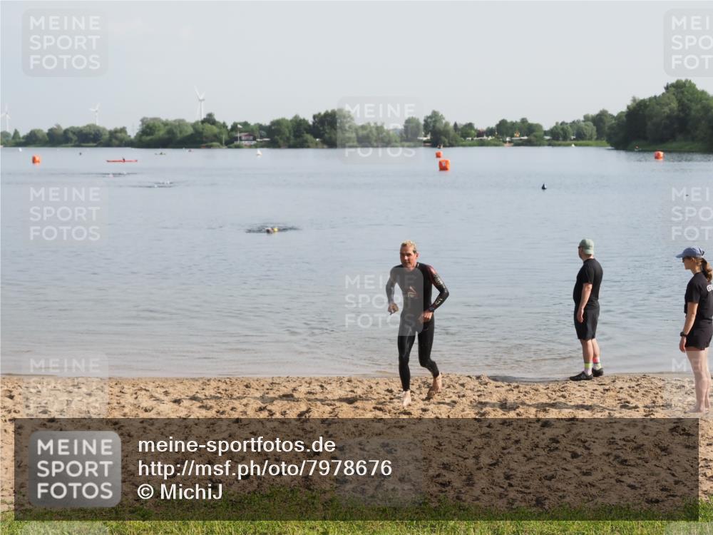 21.06.2025 - 27. Vierlanden-Triathlon MichiJ http://msf.ph/oto/7978676 15.06.2026 08:50:33 Schwimmen 143 meine-sportfotos.de