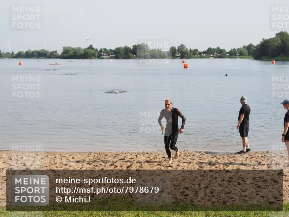21.06.2025 - 27. Vierlanden-Triathlon MichiJ http://msf.ph/oto/7978679 15.06.2026 08:50:33 Schwimmen 143 meine-sportfotos.de