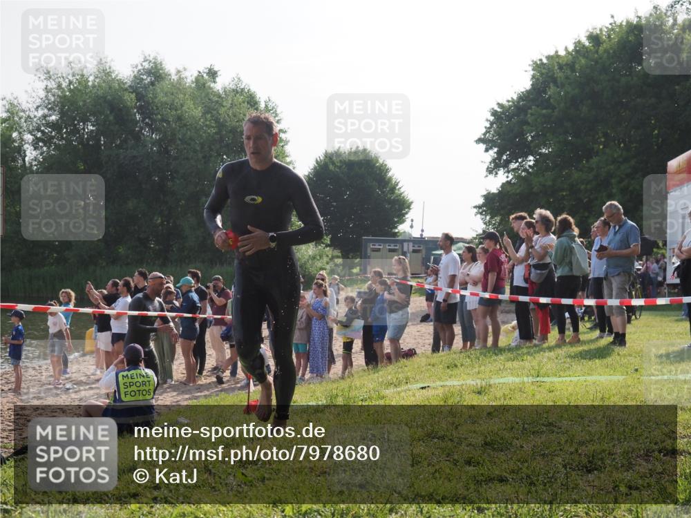 15.06.2025 - 27. Vierlanden-Triathlon KatJ http://msf.ph/oto/7978680 15.06.2025 08:41:07 Schwimmen 99, 109, 114, 129, 147 meine-sportfotos.de