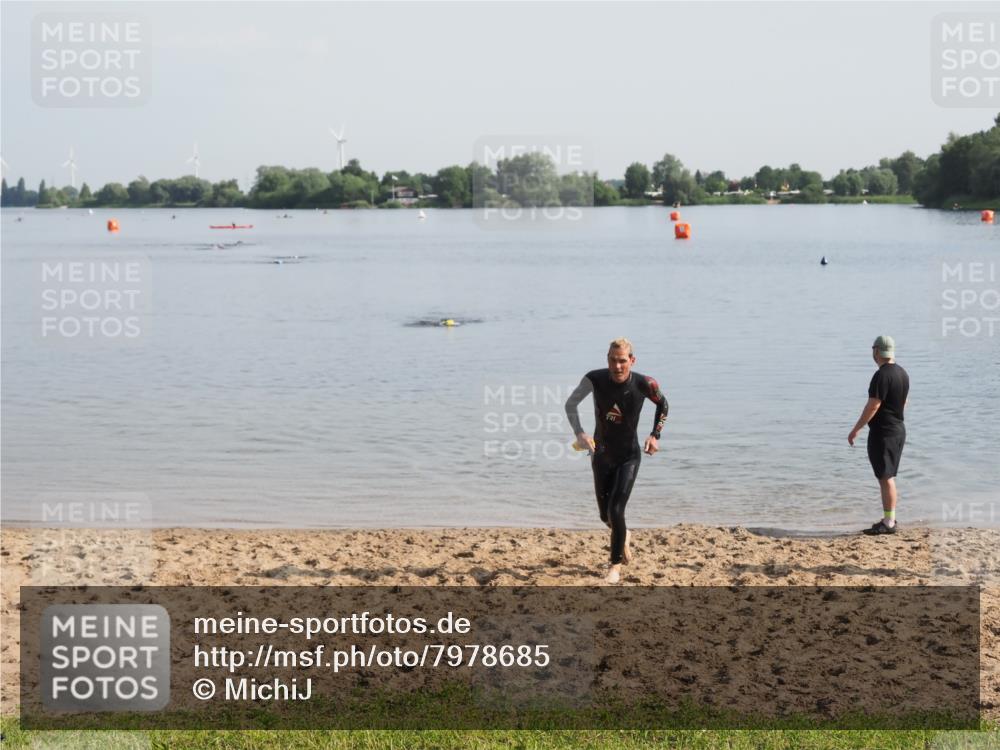21.06.2025 - 27. Vierlanden-Triathlon MichiJ http://msf.ph/oto/7978685 15.06.2026 08:50:34 Schwimmen 143 meine-sportfotos.de