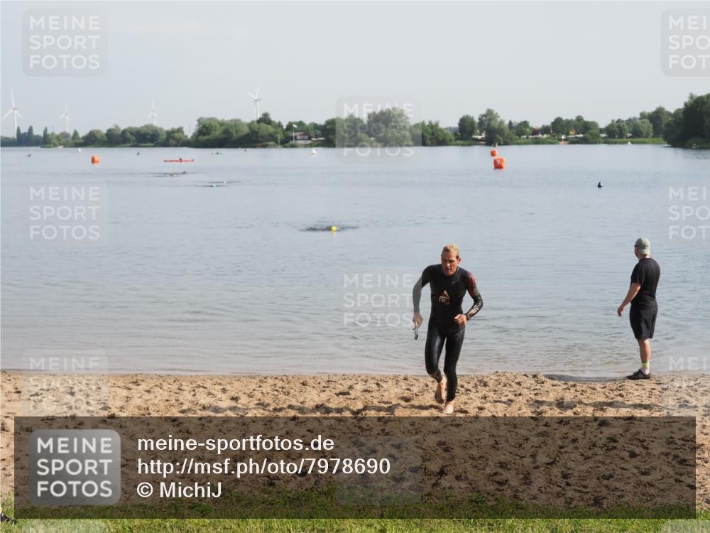 21.06.2025 - 27. Vierlanden-Triathlon MichiJ http://msf.ph/oto/7978690 15.06.2026 08:50:34 Schwimmen 143 meine-sportfotos.de