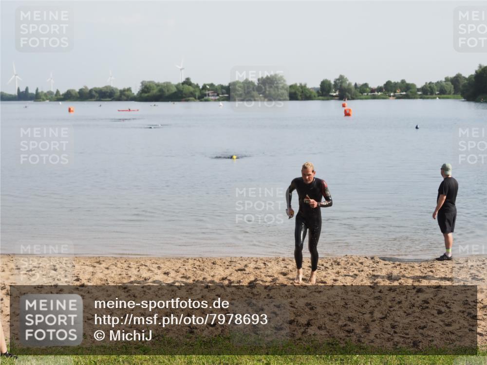 21.06.2025 - 27. Vierlanden-Triathlon MichiJ http://msf.ph/oto/7978693 15.06.2026 08:50:34 Schwimmen 143 meine-sportfotos.de