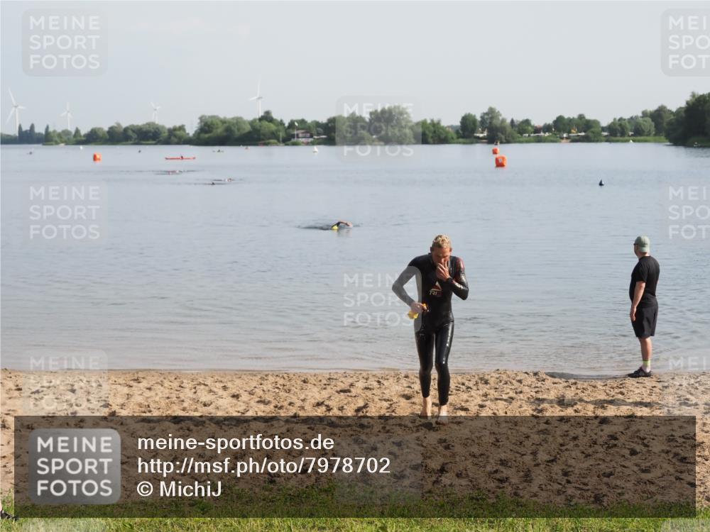 21.06.2025 - 27. Vierlanden-Triathlon MichiJ http://msf.ph/oto/7978702 15.06.2026 08:50:34 Schwimmen 143 meine-sportfotos.de