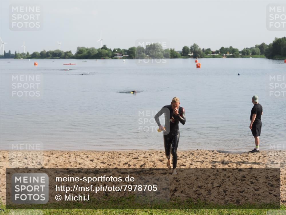 21.06.2025 - 27. Vierlanden-Triathlon MichiJ http://msf.ph/oto/7978705 15.06.2026 08:50:34 Schwimmen 143 meine-sportfotos.de