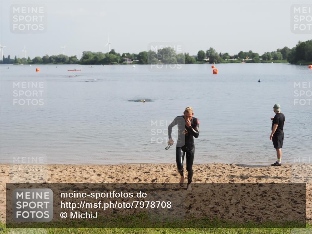 21.06.2025 - 27. Vierlanden-Triathlon MichiJ http://msf.ph/oto/7978708 15.06.2026 08:50:34 Schwimmen 143 meine-sportfotos.de