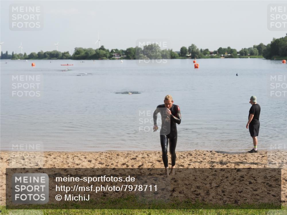 21.06.2025 - 27. Vierlanden-Triathlon MichiJ http://msf.ph/oto/7978711 15.06.2026 08:50:35 Schwimmen 143 meine-sportfotos.de