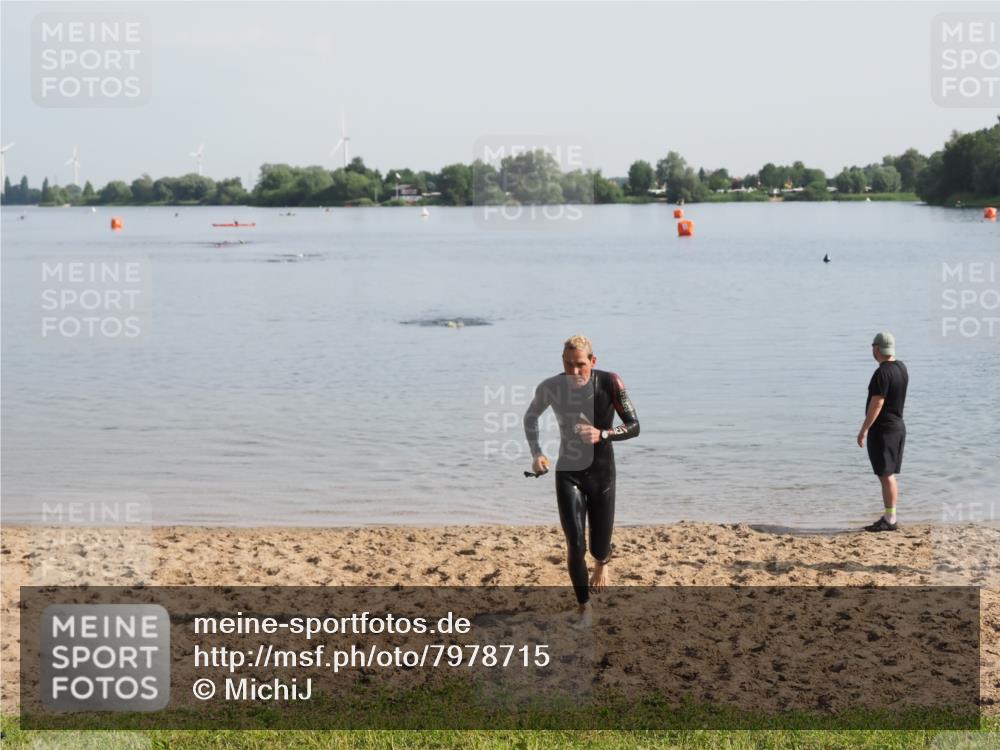 21.06.2025 - 27. Vierlanden-Triathlon MichiJ http://msf.ph/oto/7978715 15.06.2026 08:50:35 Schwimmen 143 meine-sportfotos.de