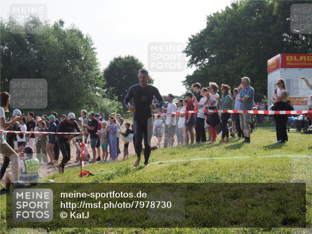 15.06.2025 - 27. Vierlanden-Triathlon KatJ http://msf.ph/oto/7978730 15.06.2025 08:41:12 Schwimmen 22, 99, 109, 114, 129, 138, 147, 176 meine-sportfotos.de