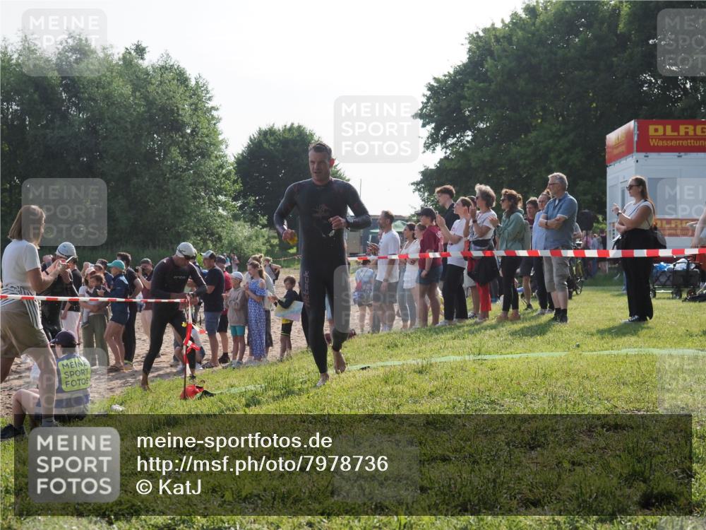15.06.2025 - 27. Vierlanden-Triathlon KatJ http://msf.ph/oto/7978736 15.06.2025 08:41:12 Schwimmen 22, 99, 109, 114, 129, 138, 147, 176 meine-sportfotos.de
