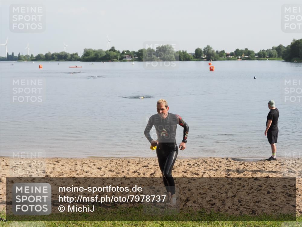 21.06.2025 - 27. Vierlanden-Triathlon MichiJ http://msf.ph/oto/7978737 15.06.2026 08:50:36 Schwimmen 143 meine-sportfotos.de