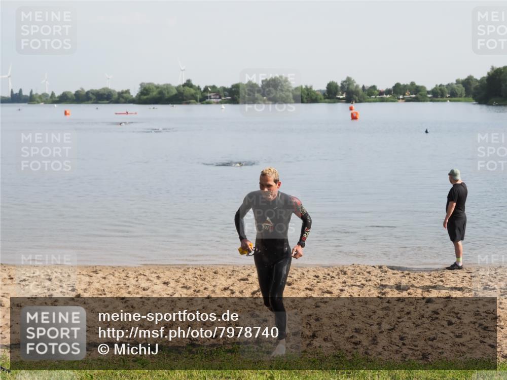 21.06.2025 - 27. Vierlanden-Triathlon MichiJ http://msf.ph/oto/7978740 15.06.2026 08:50:36 Schwimmen 143 meine-sportfotos.de