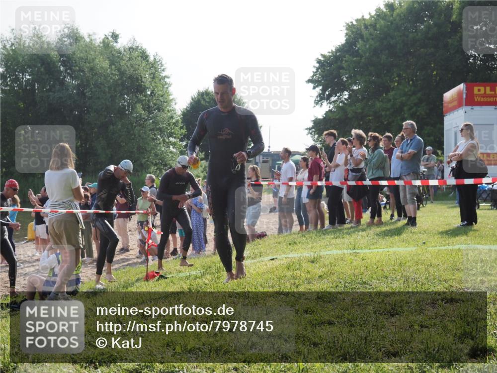15.06.2025 - 27. Vierlanden-Triathlon KatJ http://msf.ph/oto/7978745 15.06.2025 08:41:13 Schwimmen 22, 99, 109, 129, 138, 147, 176 meine-sportfotos.de