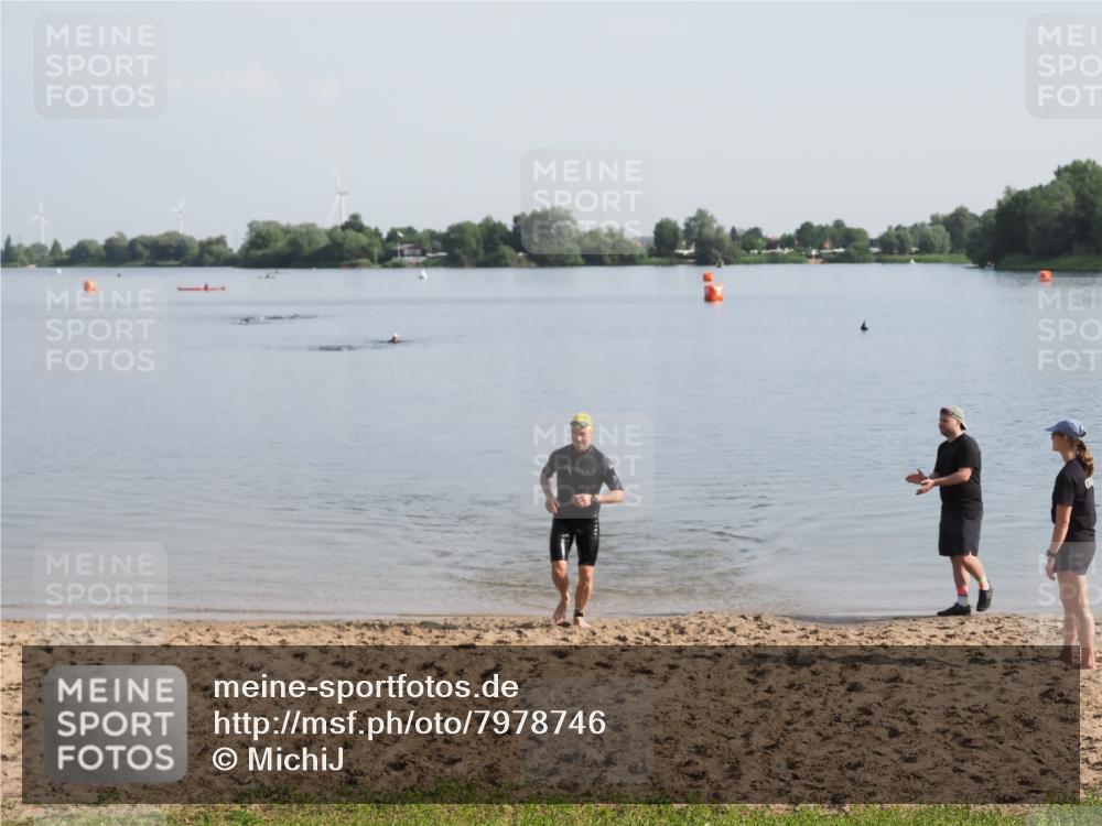 21.06.2025 - 27. Vierlanden-Triathlon MichiJ http://msf.ph/oto/7978746 15.06.2026 08:51:09 Schwimmen 90 meine-sportfotos.de