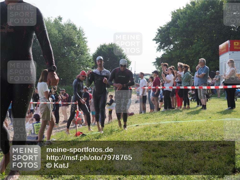 15.06.2025 - 27. Vierlanden-Triathlon KatJ http://msf.ph/oto/7978765 15.06.2025 08:41:15 Schwimmen 22, 99, 109, 111, 129, 138, 147, 176 meine-sportfotos.de