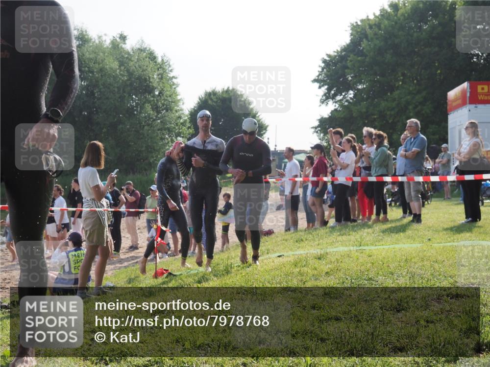 15.06.2025 - 27. Vierlanden-Triathlon KatJ http://msf.ph/oto/7978768 15.06.2025 08:41:15 Schwimmen 22, 99, 109, 111, 129, 138, 147, 176 meine-sportfotos.de