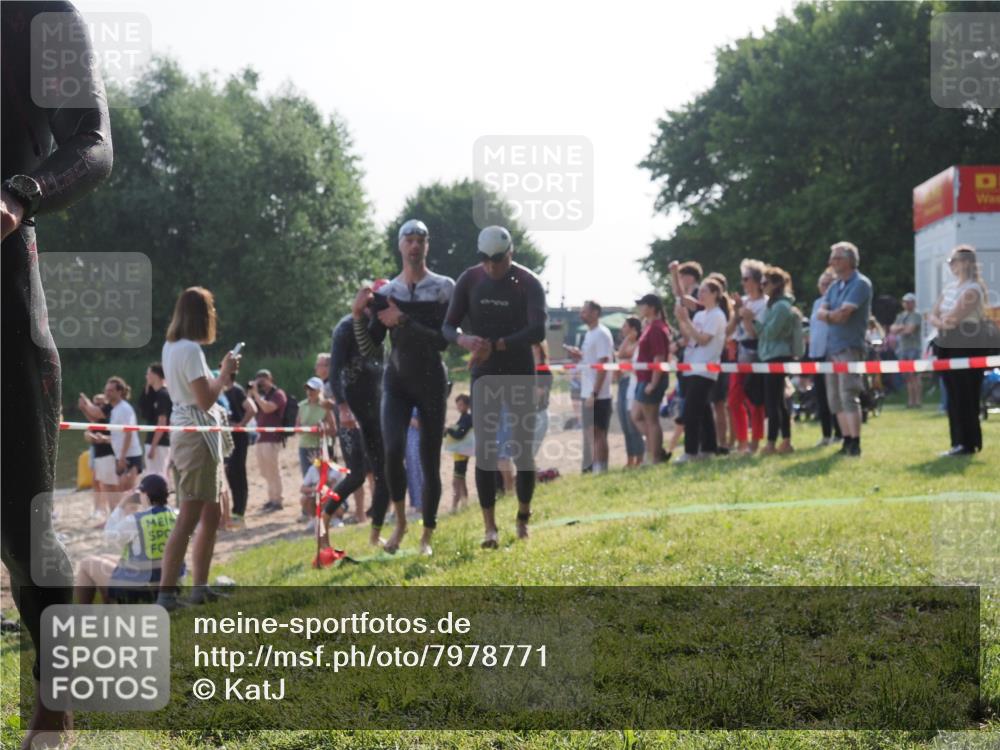 15.06.2025 - 27. Vierlanden-Triathlon KatJ http://msf.ph/oto/7978771 15.06.2025 08:41:15 Schwimmen 22, 99, 109, 111, 129, 138, 147, 176 meine-sportfotos.de