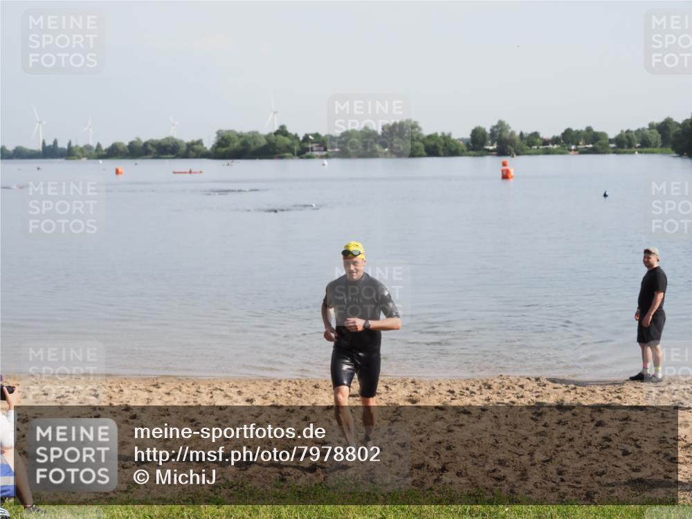 21.06.2025 - 27. Vierlanden-Triathlon MichiJ http://msf.ph/oto/7978802 15.06.2026 08:51:12 Schwimmen 90 meine-sportfotos.de