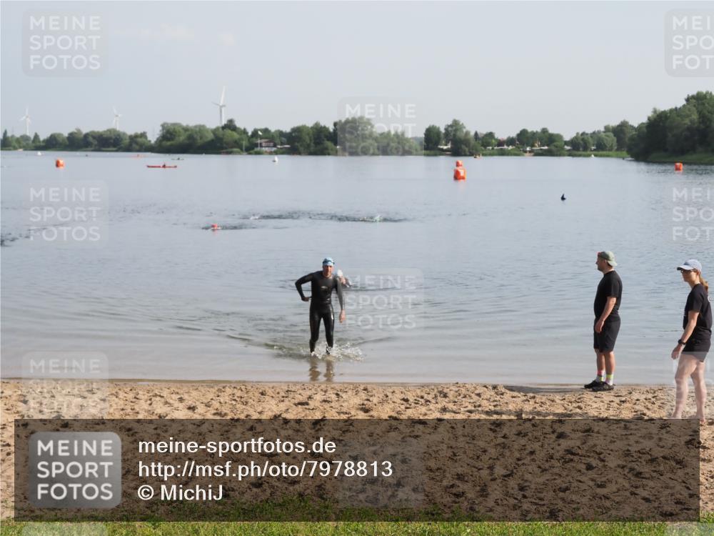 21.06.2025 - 27. Vierlanden-Triathlon MichiJ http://msf.ph/oto/7978813 15.06.2026 08:52:26 Schwimmen 163 meine-sportfotos.de