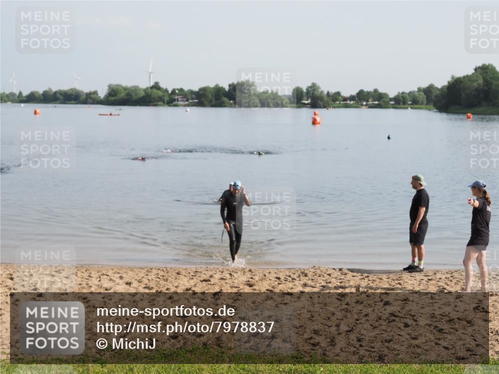 21.06.2025 - 27. Vierlanden-Triathlon MichiJ http://msf.ph/oto/7978837 15.06.2026 08:52:27 Schwimmen 163 meine-sportfotos.de
