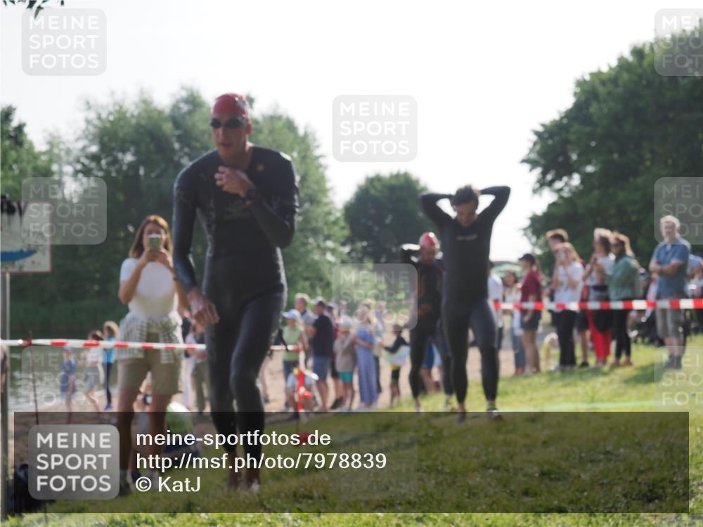 15.06.2025 - 27. Vierlanden-Triathlon KatJ http://msf.ph/oto/7978839 15.06.2025 08:41:20 Schwimmen 22, 109, 111, 138, 147, 176 meine-sportfotos.de