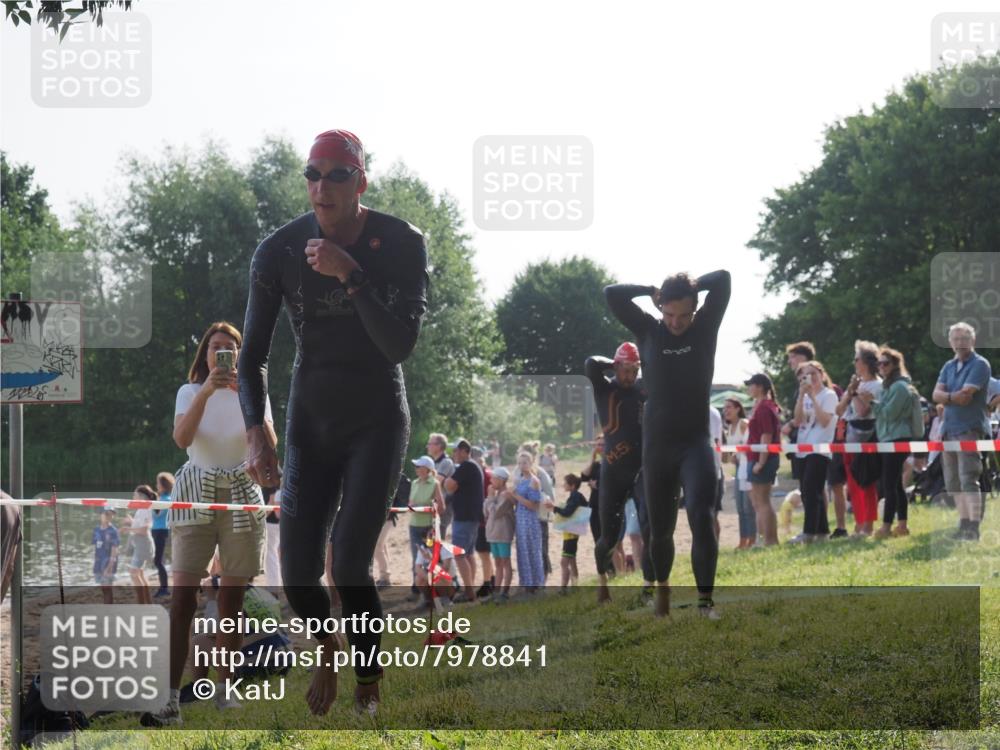 15.06.2025 - 27. Vierlanden-Triathlon KatJ http://msf.ph/oto/7978841 15.06.2025 08:41:20 Schwimmen 22, 109, 111, 138, 147, 176 meine-sportfotos.de
