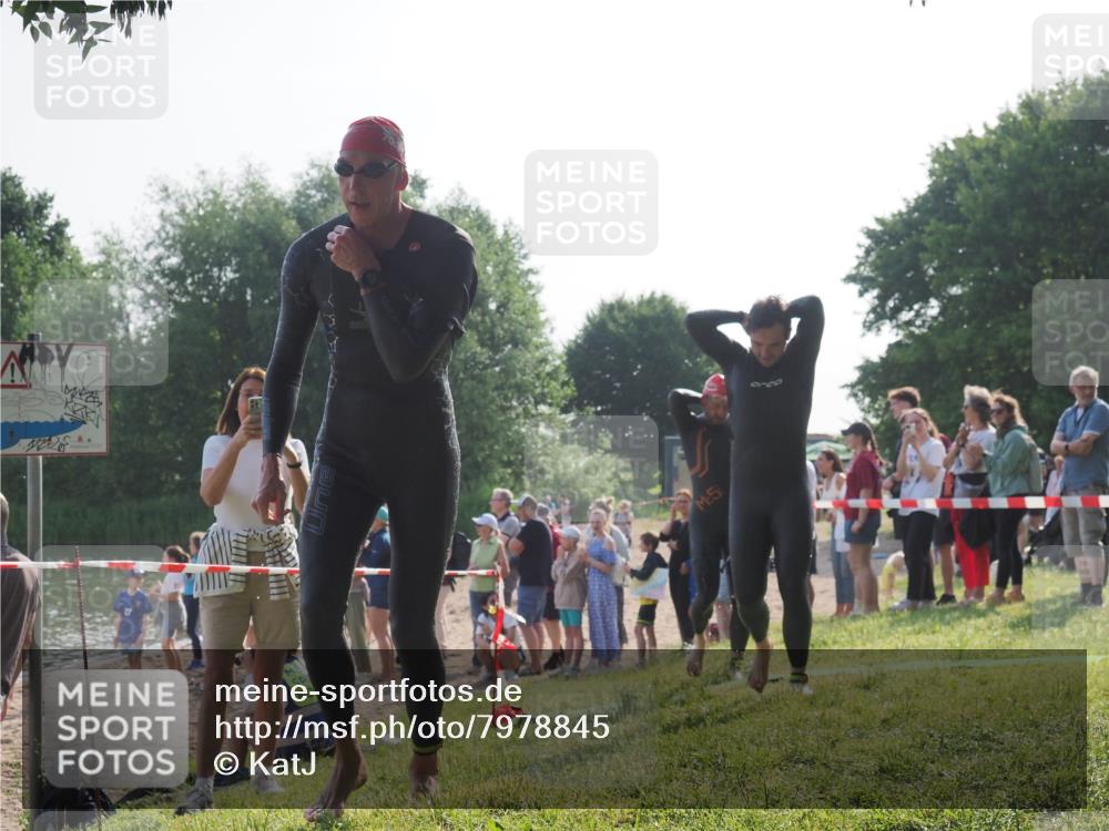 15.06.2025 - 27. Vierlanden-Triathlon KatJ http://msf.ph/oto/7978845 15.06.2025 08:41:21 Schwimmen 22, 109, 111, 138, 176 meine-sportfotos.de